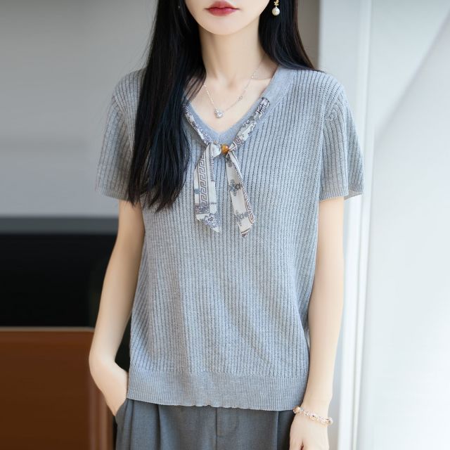 13744069.绒暖享V领针织打底衫短袖带丝巾抽条短袖T恤