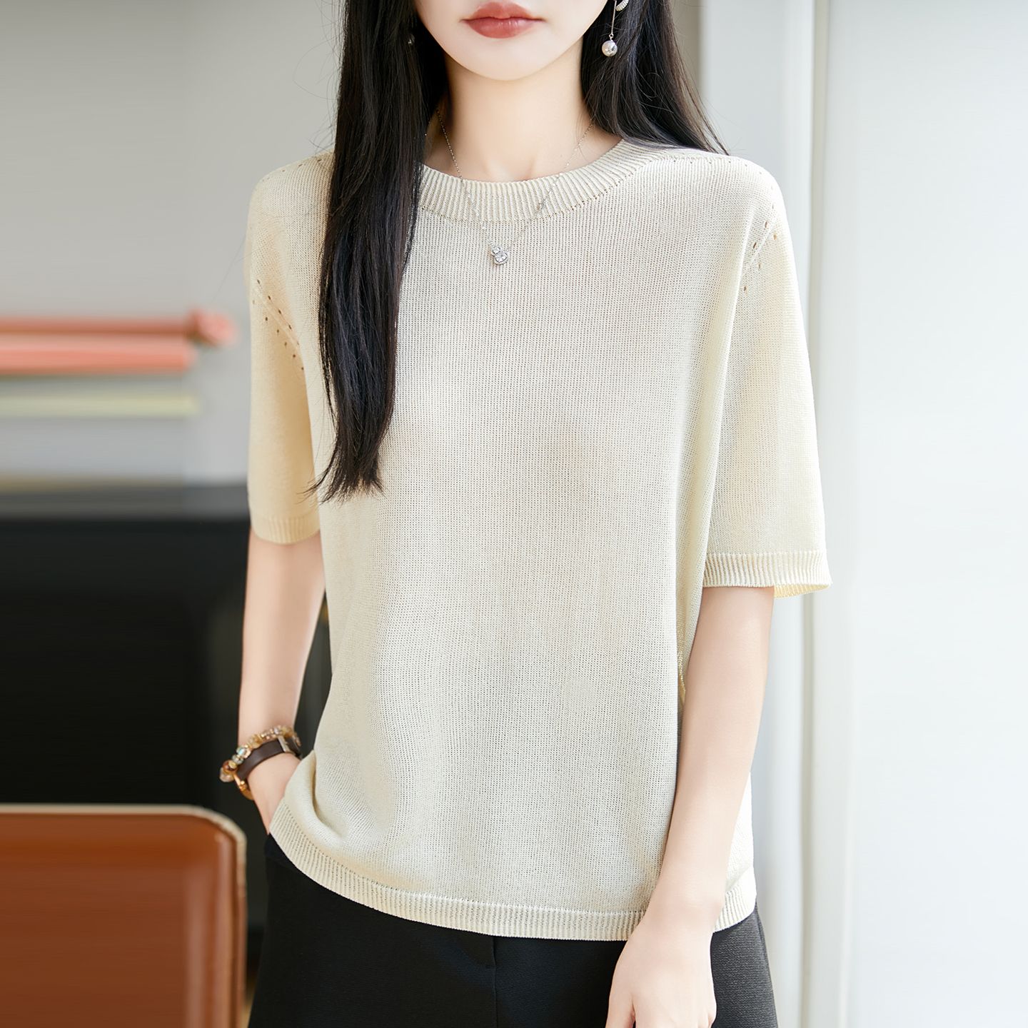 13744059.绒暖享珍珠麻纯色圆领短袖打底衫