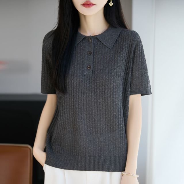 13744074.绒暖享珍珠麻系列纯色POLO领上衣扭花透气短袖针织衫