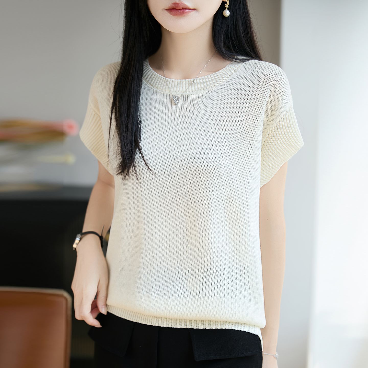 13744046.绒暖享休闲风小飞袖T恤上衣圆领短袖