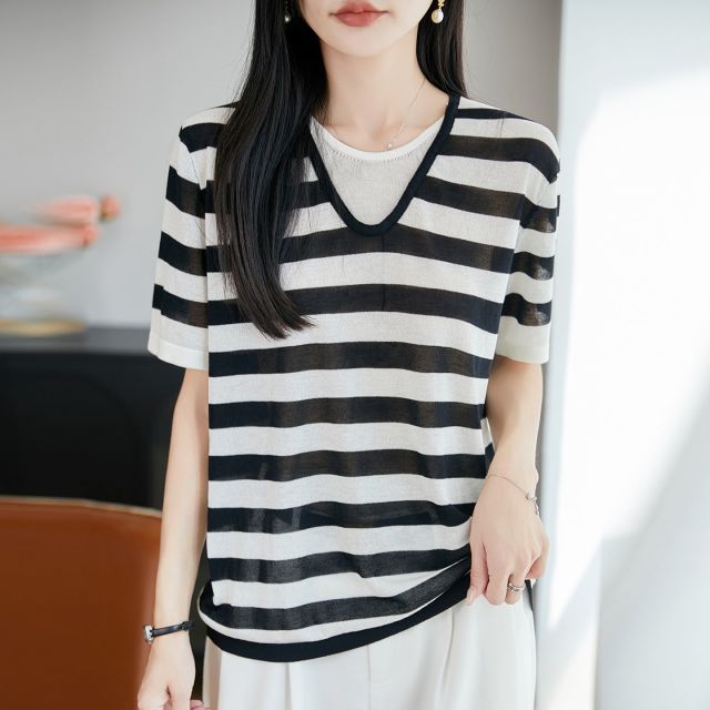 13747063.绒暖享V领短袖竹节麻黑白撞色条纹针织衫