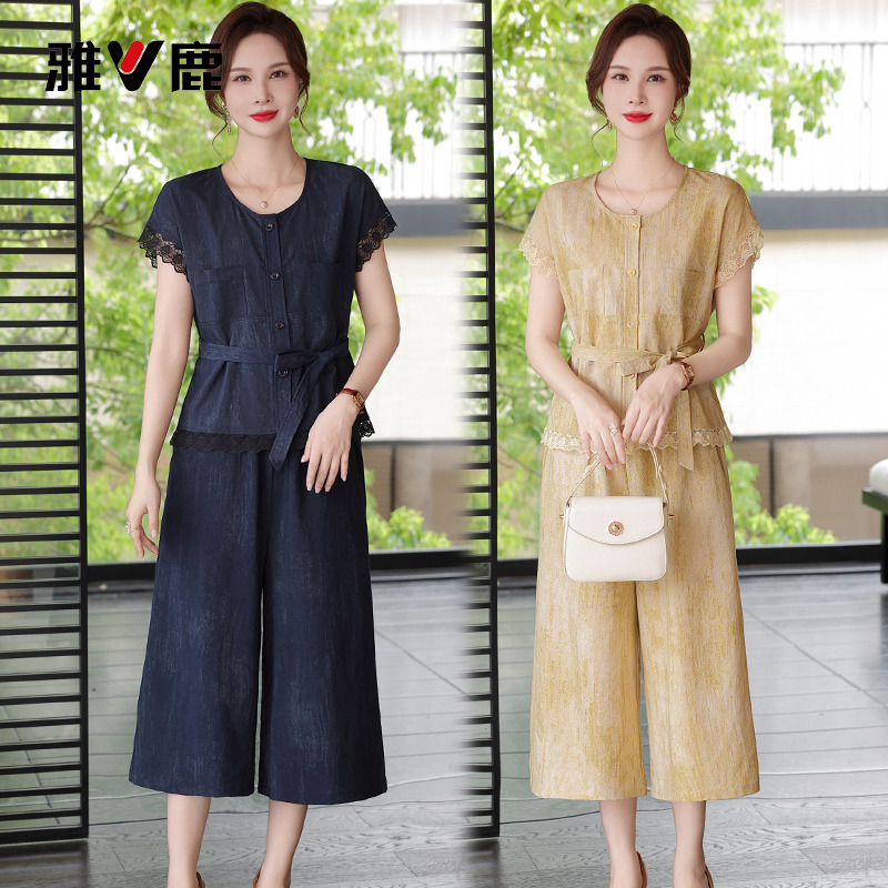 13658841.雅鹿中年妈妈装女装夏季薄款洋气套装 圆领蕾丝花边系短袖上衣 + 七分阔腿裤妈妈两件套