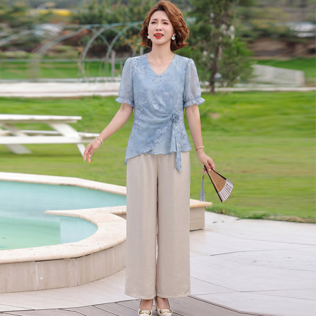 13664619.雅鹿中老年妈妈女装夏季新款 新中式 V 领碎花雪纺中袖小衫 高腰垂感阔腿裤妈妈气质两件套
