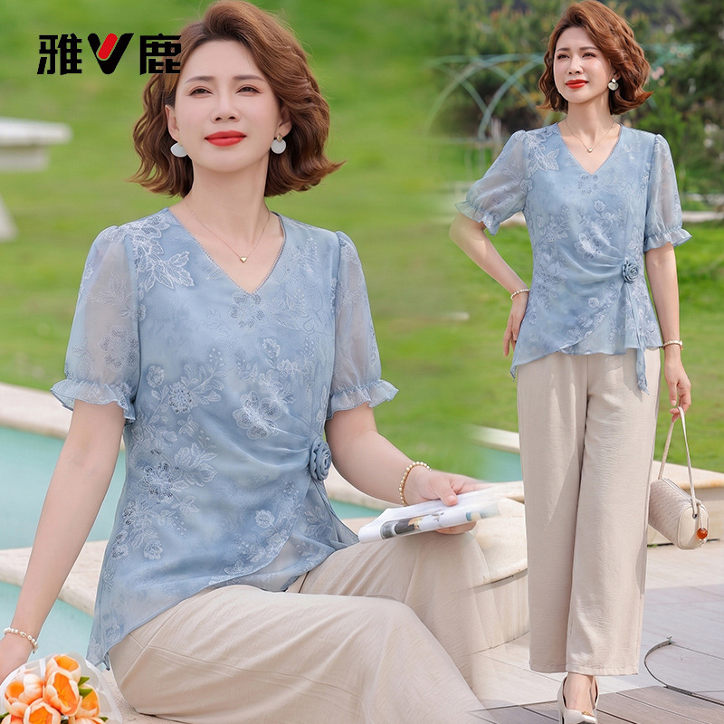13664619.雅鹿中老年妈妈女装夏季新款 新中式 V 领碎花雪纺中袖小衫 高腰垂感阔腿裤妈妈气质两件套