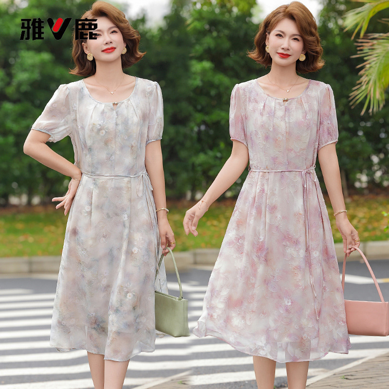 13837420.雅鹿妈妈装 中老年女装夏季新款 圆领泡泡袖碎花雪纺裙收腰显瘦气质连衣裙