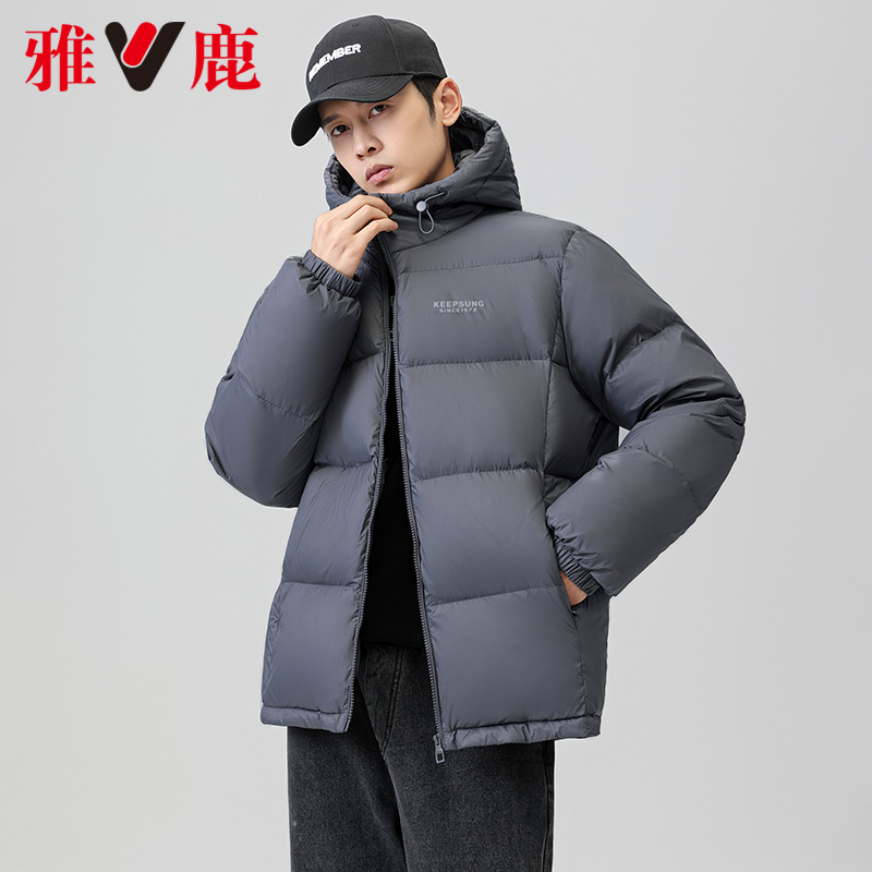 13697142.雅鹿2026 秋冬新款连帽羽绒服 男士加厚保暖抽绳面包服 简约印花宽松棉衣外套