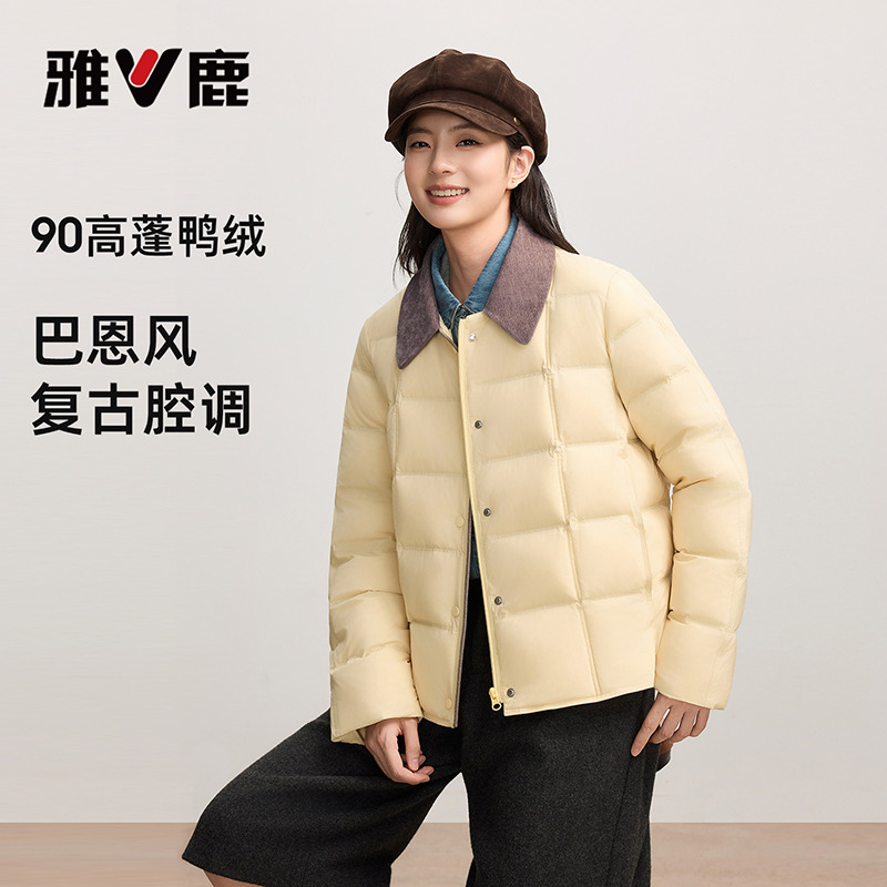 13702982.雅鹿巴恩风短款羽绒服女 2026 冬季新款复古撞色翻领 90 白鸭绒轻薄外套