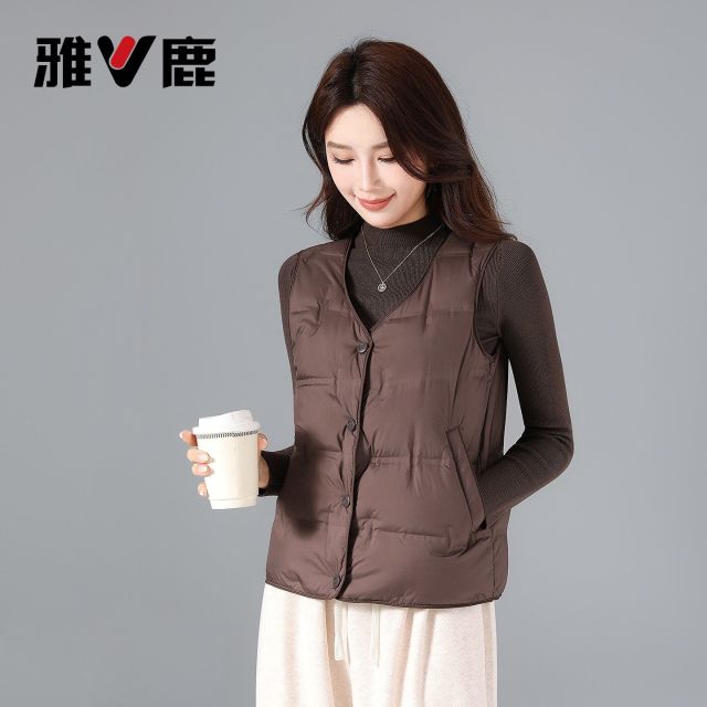 13837297.雅鹿轻薄羽绒马甲女短款 V 领通勤内搭 秋冬新款 90 白鸭绒内穿打底百搭宽松羽绒无袖背心坎肩