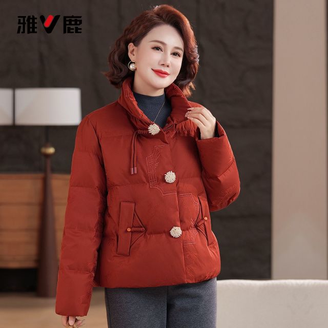 13837231.雅鹿2026新款冬季 国风妈妈羽绒服 立领绣花加厚白鸭绒中年保暖棉袄 宽松显瘦不钻绒 短款外套