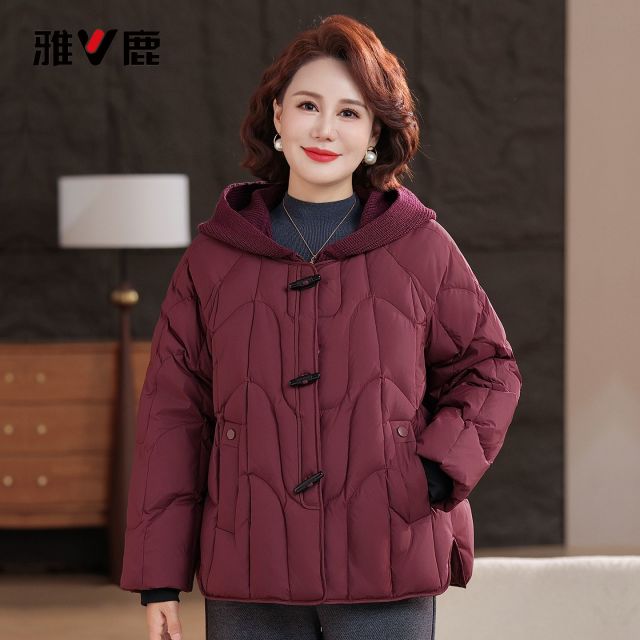 13837243.雅鹿中年妈妈冬装羽绒服 90 白鸭绒不钻绒 针织帽拼接盘扣加厚轻便防寒服