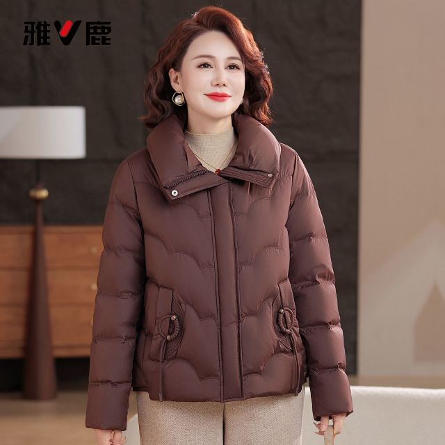 13837236.雅鹿2026新款 妈妈装短款羽绒服 90 白鸭绒冬季中老年立领加厚保暖洋气外套女