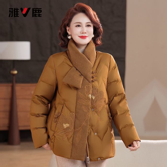 13837240.雅鹿正品中年妈妈冬装羽绒服 国风刺绣围脖领 90 白鸭绒短款加厚保暖不钻绒中老年女士棉袄外套