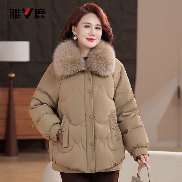 13729834.雅鹿妈妈羽绒服 90 白鸭绒冬季狐狸大毛领中老年宽松加厚短款保暖外套