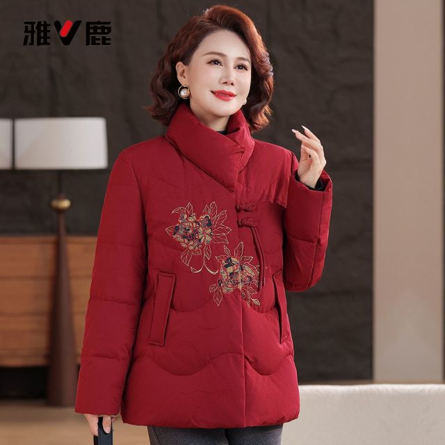 13837249.雅鹿雅鹿正品冬季妈妈装羽绒服 90% 白鸭绒国风刺绣盘扣中老年冬装宽松保暖外套婚宴喜庆棉衣
