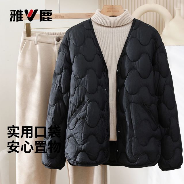 13836774.雅鹿90 白鸭绒轻薄羽绒服女 V 领无领波浪绗缝内搭外穿宽松秋冬叠穿内胆外套