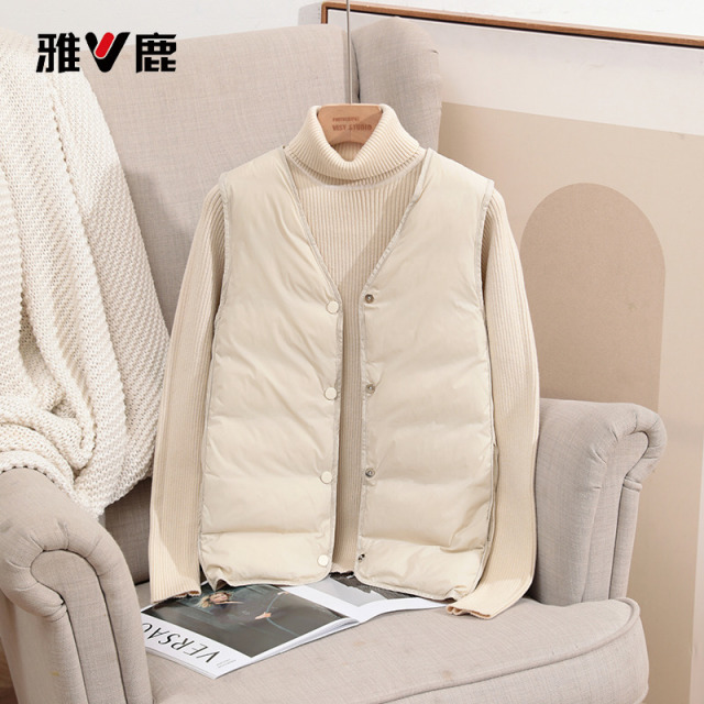 13734568.雅鹿2026 新款雅鹿 V 领羽绒背心女短款轻薄保暖 90 白鸭绒内外穿百搭马甲