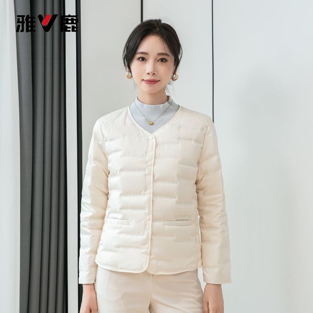 13749795.雅鹿 90 白鸭绒羽绒内胆女 石墨烯保暖轻薄羽绒服 V 领内搭打底秋冬外套