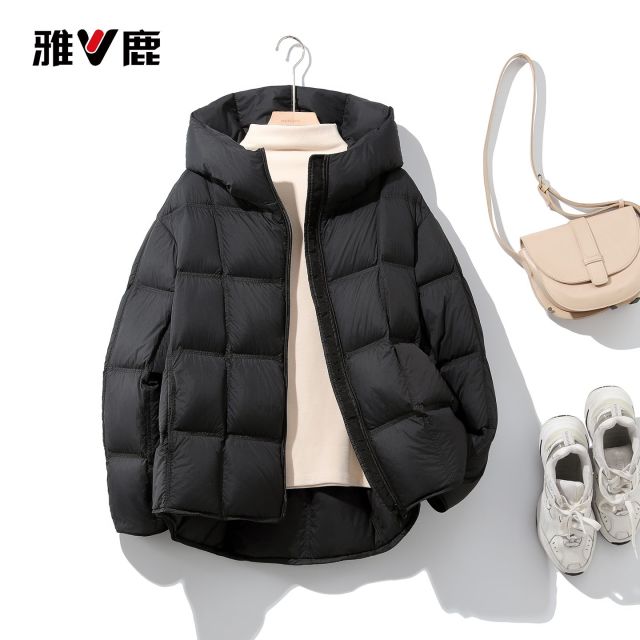13768670.雅鹿90 白鸭绒连帽短款羽绒服女 2026 冬宽松方格泡芙面包服轻盈保暖外套