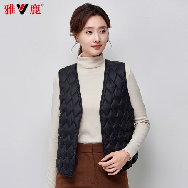 13775115.雅鹿轻薄羽绒马甲女 V 领短款秋冬内搭打底 90白鸭绒修身保暖无袖背心内胆