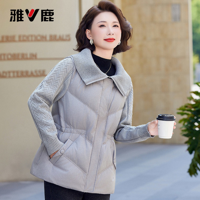 13816442.雅鹿妈妈 90 白鸭绒羽绒服女针织拼接袖短款大翻领中老年收腰显瘦冬季保暖外套