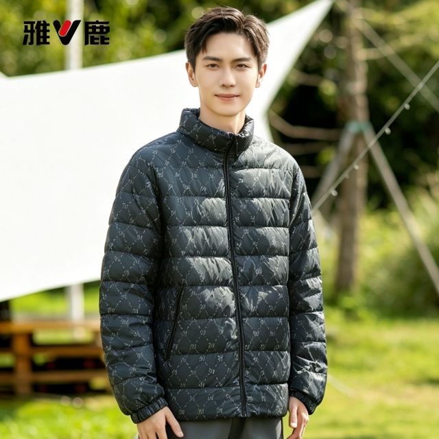 13826050.雅鹿情侣轻薄羽绒服男女同款2026秋冬新款立领短款90鸭绒外套 满印时尚花纹 超轻盈高保暖不钻绒户外休闲百搭上衣