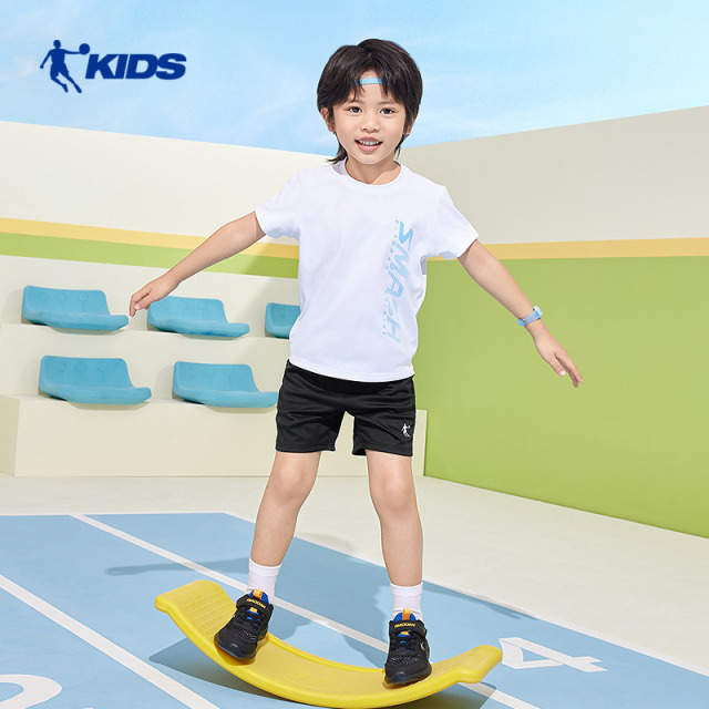 13779361.乔丹童装男童套装夏2026新款儿童短袖两件套速干透气薄款帅气时髦