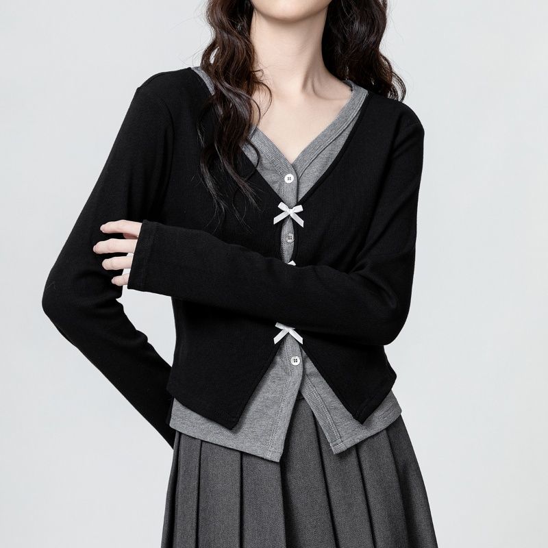 13850792.诗茉琳黑色假两件V领长袖T恤女2026春秋季新款蝴蝶结设计感显瘦短款上衣AW9261