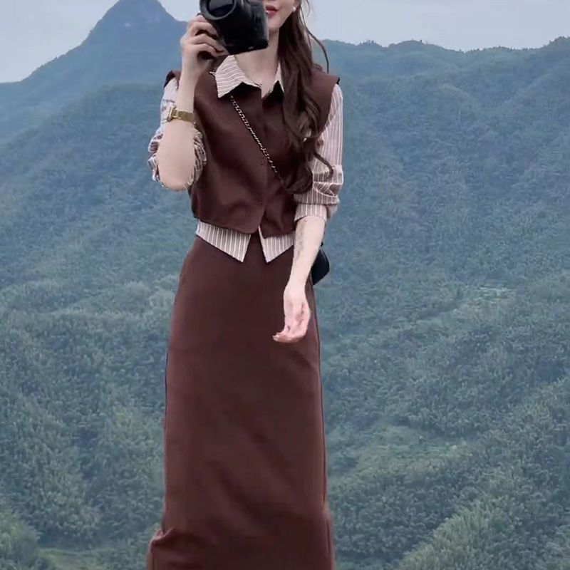 13850588.诗茉琳女秋季新款时髦气质显瘦高级条纹上衣半身裙时尚套装YJ2120