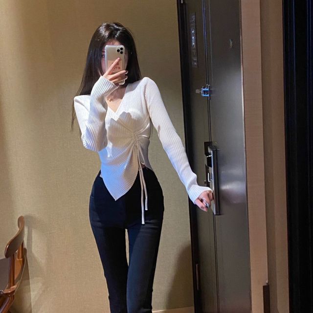13843995.诗茉琳秋冬v领针织打底衫女内搭秋冬法式收腰不规则毛衣长袖针织衫上衣
