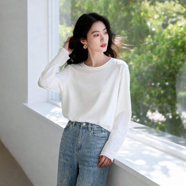 13358333.FEIMI简约小众纽扣设计感圆领白T打底衫