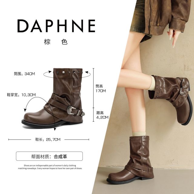 13764055.达芙妮休闲厚底马丁靴女秋季皮靴轻便柳钉皮带扣增高短靴