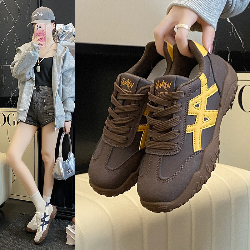 13359504.曼丽玲春秋皮面时尚百搭女士中跟运动鞋