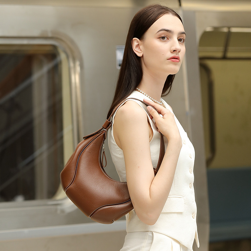 12236271.棒球腋下包美拉德包包女2026新款小众复古月牙单肩斜挎包真皮女包