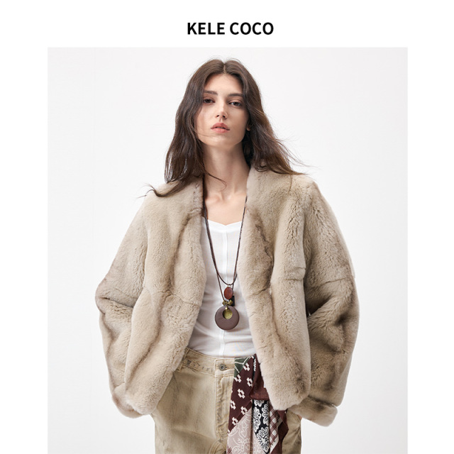 13732593.kele coco【礼盒发货】软糯獭兔中古风喷条撞色千金皮草外套