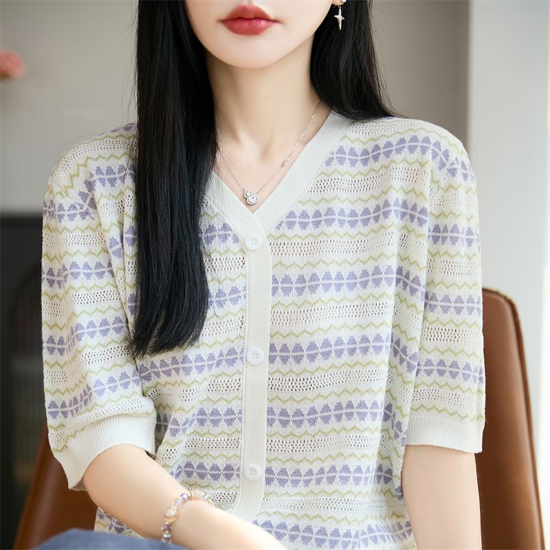 13322822.珍真羊 夏季V领提花中袖上衣莱赛尔天丝镂空T恤女