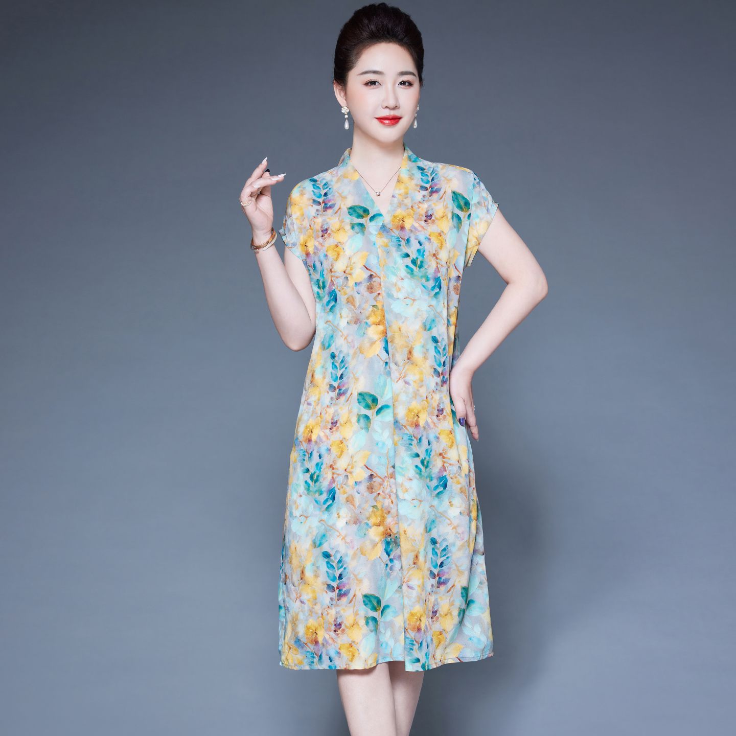 13441981.珍真羊 仿真丝连衣裙夏装时尚印花V领百搭裙子