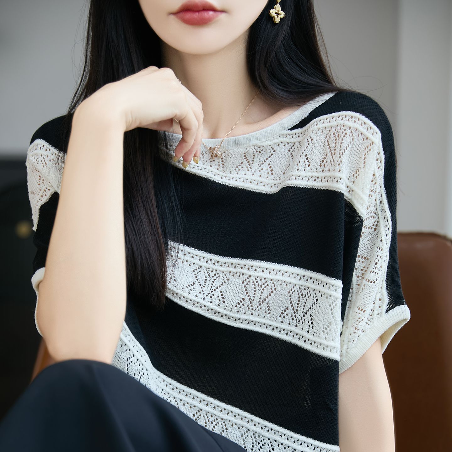 13675798.珍真羊 夏季镂空短袖T恤洋气薄款透气上衣女