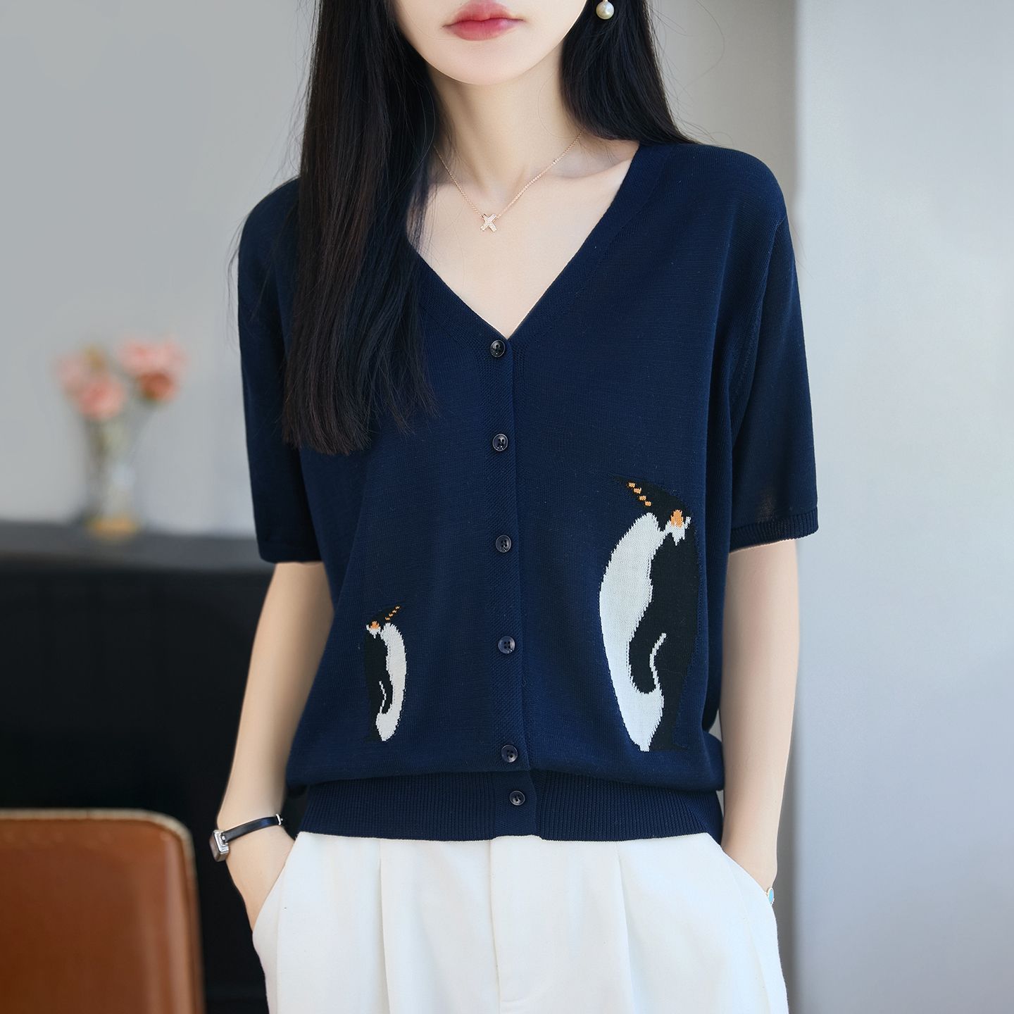 13675635.珍真羊 夏季V领短袖T恤时尚休闲百搭莱赛尔天丝上衣女