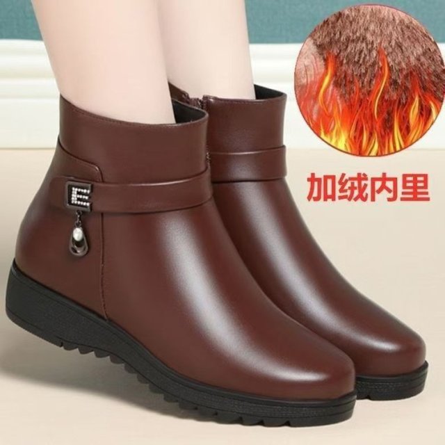 13083684.FANDEI冬季爆款雪地靴女加绒保暖短靴粗跟防滑妈妈棉靴