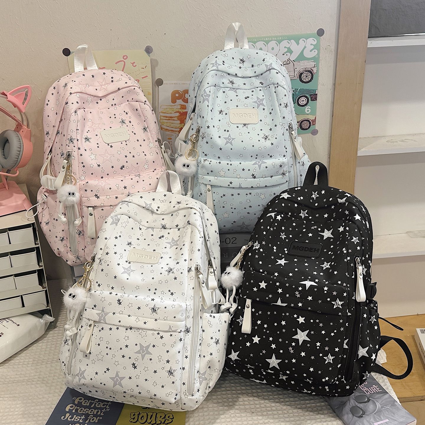 13142752.德国飞新款学院风书包女初中生韩版大容量高中学生五角星背包双肩包
