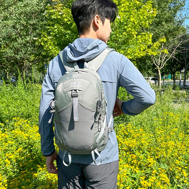 13157277.德国飞鹰新款户外徒步登山包男女运动旅行包25升轻便短途旅游双肩包