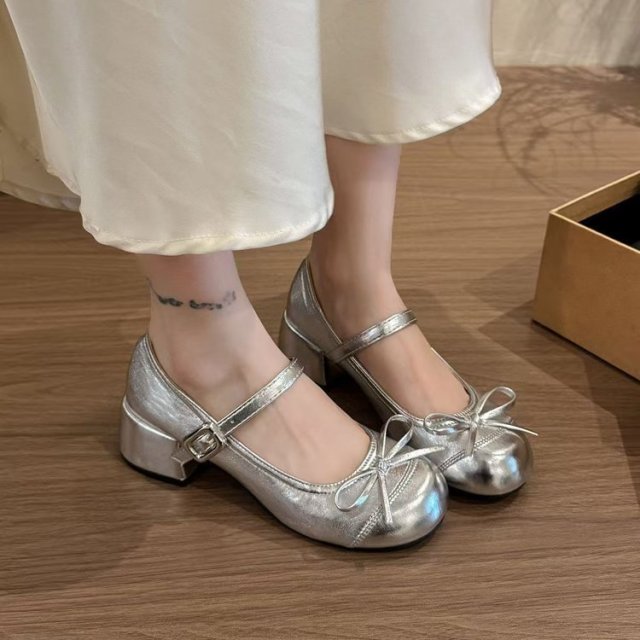 13298877.德国飞鹰法式圆头蝴蝶结单鞋女2026春季新款百搭小皮鞋