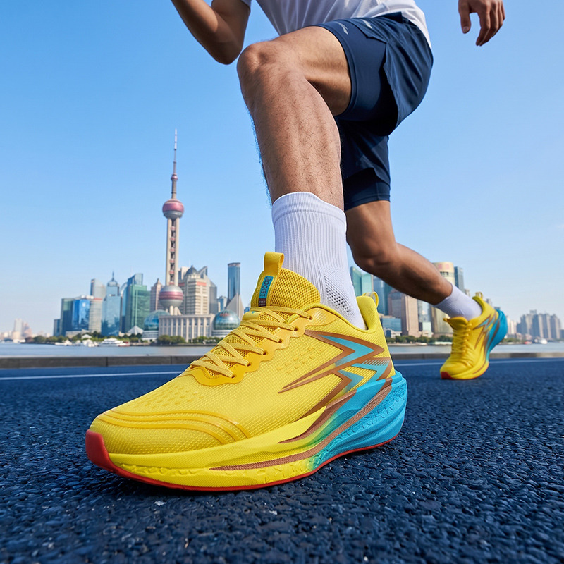 13550890.德国飞鹰飞燃碳板跑鞋专业竞速跑步运动鞋男超轻减震透气马拉松休闲鞋