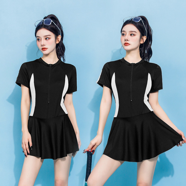 13604044.巴洛尼莫连体泳衣女2026夏季裙式保守运动风遮肚显瘦甜美小清新泡温泉泳装YY028499