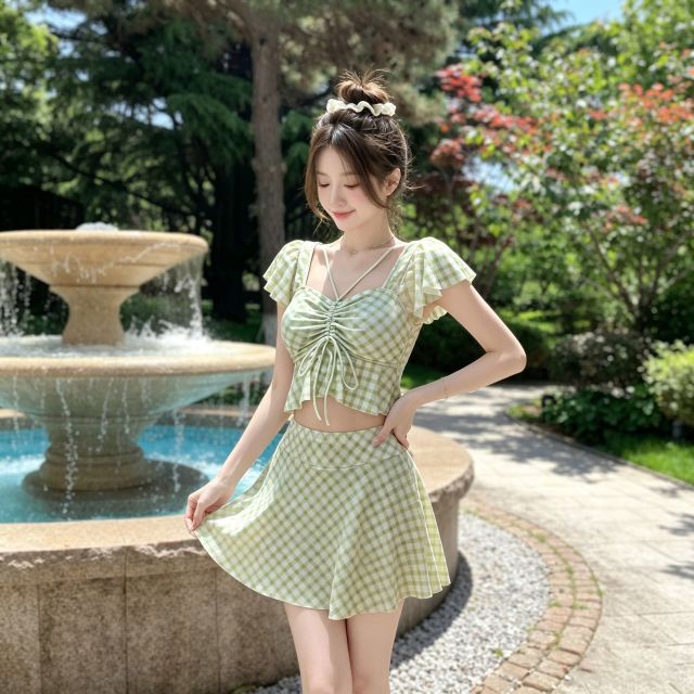13774054.巴洛尼莫新款抽绳吊带挂脖遮肉显瘦保守两件套女孩绝美泡温泉海边度假泳装YY2626