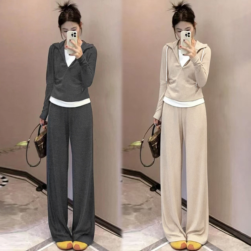 13845169.巴洛尼莫连帽假两件运动套装女秋季新款宽松显瘦半拉链休闲简约两件套TZ032