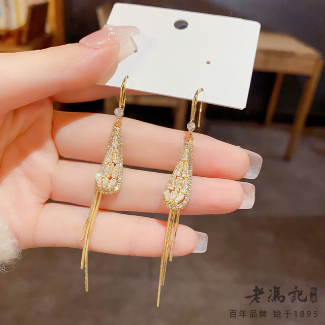 10401224.轻奢精致水滴流苏高级感长款小众设计耳钉真金电镀高品质