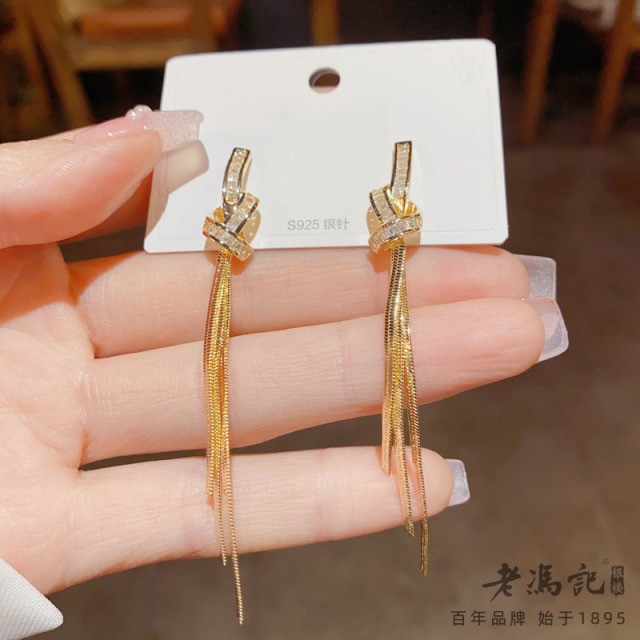 10620805.气质简约精致超闪锆石打结长款流苏S925银针