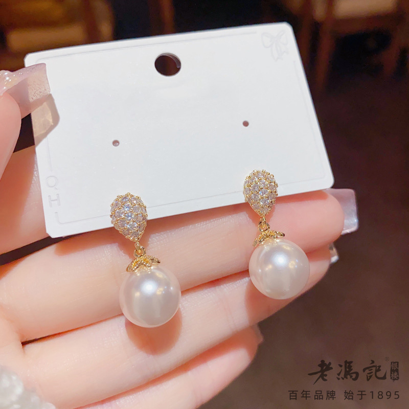 10620586.微镶锆石水滴型耳钉时尚轻奢优雅S925银针