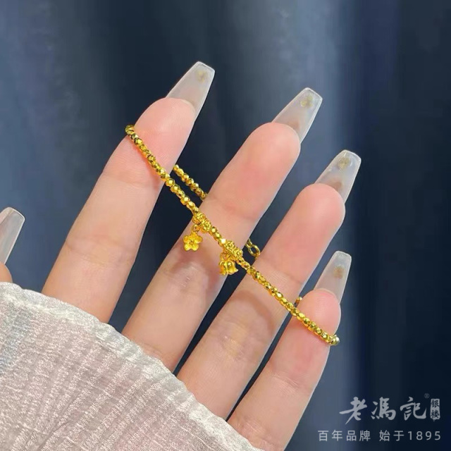 13271849.碎金几两黄金色爆闪铃兰花手链轻奢小众女生精致